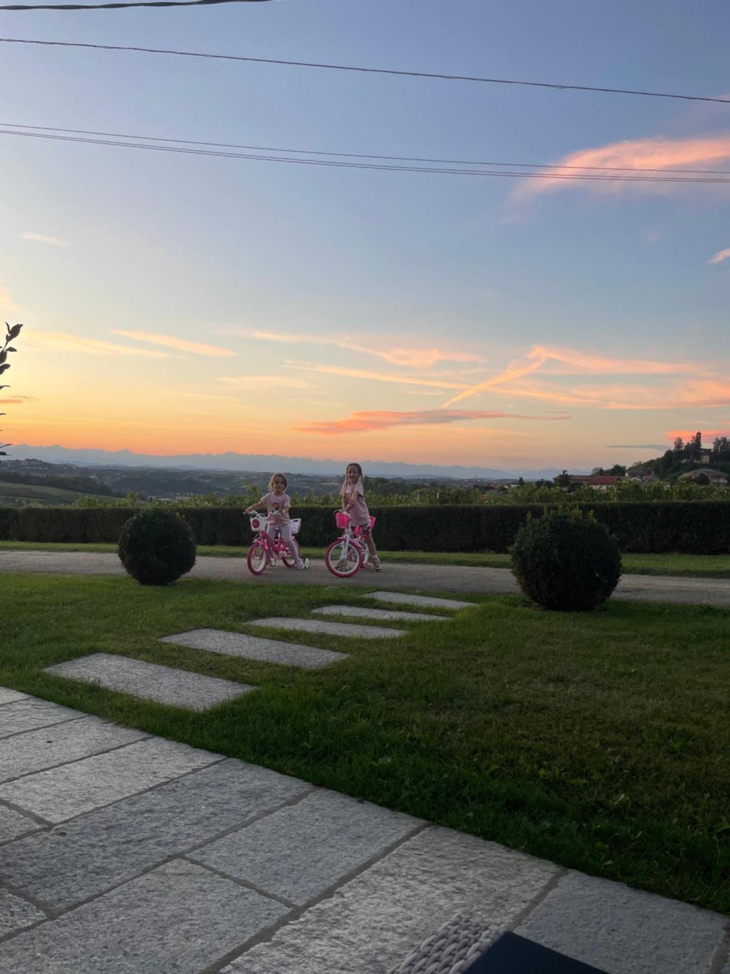 Agriturismo Podere La Piazza コスティリオーレ・ダスティ エクステリア 写真
